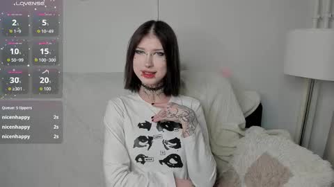 LunaandSara online show from March 16, 2:21 pm