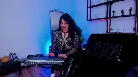 Snapshot of halley_ravenn chatting on July 9, 9:08 pm halley_ravenn online show from July 9, 9:08 pm