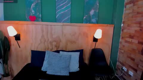 Halley Lorens online show from October 26, 12:00 pm