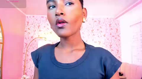 Snapshot of halleylorens chatting on June 17, 7:04 pm Halley Lorens online show from June 17, 7:04 pm