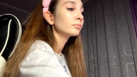 Snapshot of halliemcanaw chatting on November 2, 3:14 pm Holly online show from November 2, 3:14 pm