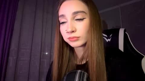 Snapshot of halliemcanaw chatting on November 6, 6:31 pm Holly online show from November 6, 6:31 pm