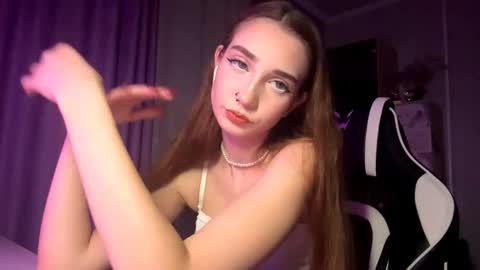 Snapshot of halliemcanaw chatting on December 16, 7:19 pm Holly online show from December 16, 7:19 pm