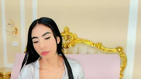 Hallie Stone online show from January 13, 1:05 pm