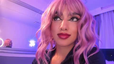 Snapshot of hallsred_rh chatting on December 4, 12:19 am Halls Red online show from December 4, 12:19 am