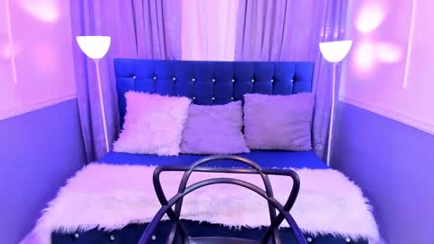 Snapshot of hallsred_rh chatting on December 19, 9:49 pm Halls Red online show from December 19, 9:49 pm