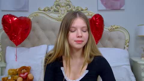 HallyBradley online show from March 5, 5:42 pm