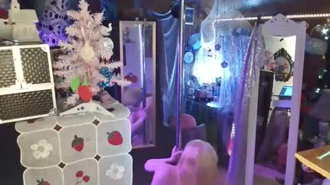 Snapshot of halovalentine chatting on December 7, 2:09 am halovalentine online show from December 7, 2:09 am