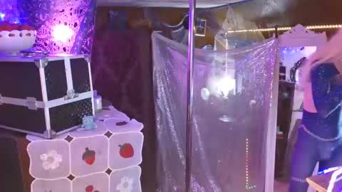 Snapshot of halovalentine chatting on January 4, 2:56 am halovalentine online show from January 4, 2:56 am