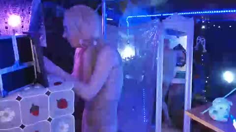 Snapshot of halovalentine chatting on January 25, 12:17 am halovalentine online show from January 25, 12:17 am