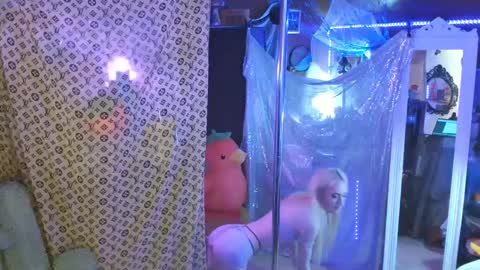 Snapshot of halovalentine chatting on March 7, 12:37 am halovalentine online show from March 7, 12:37 am