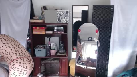 halovalentine online show from September 25, 9:51 pm