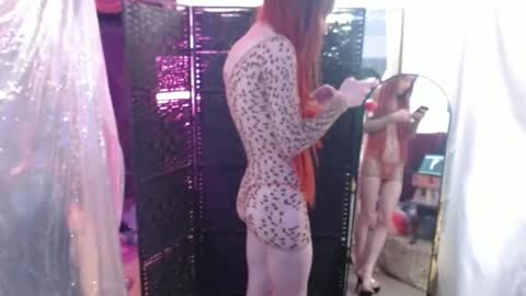 Snapshot of halovalentine chatting on November 2, 2:25 am halovalentine online show from November 2, 2:25 am