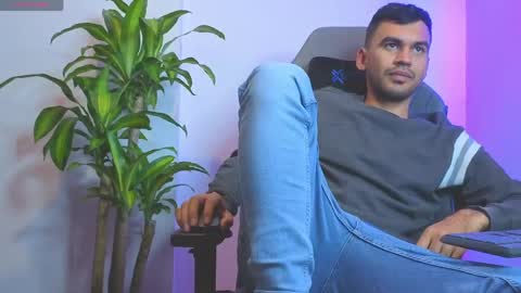 hamiltong12 online show from April 29, 3:38 pm