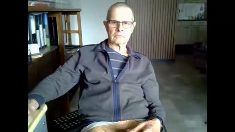 Snapshot of hamto65 chatting on March 30, 9:54 am Prefer men 80 online show from March 30, 9:54 am