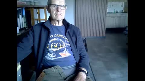 Snapshot of hamto65 chatting on April 12, 7:57 am Prefer men 80 online show from April 12, 7:57 am