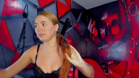 Snapshot of hana_and_zeta chatting on December 19, 12:45 pm Hana and Zeta online show from December 19, 12:45 pm