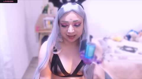 Snapshot of hana_hyuga1 chatting on October 24, 12:52 am Hana Hyuga .   Please help me reach 200 thumbs up online show from October 24, 12:52 am