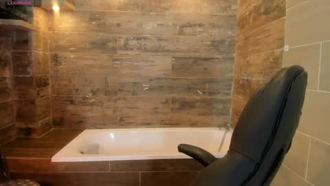 Snapshot of hanah_greey chatting on December 17, 8:10 pm HANAH online show from December 17, 8:10 pm