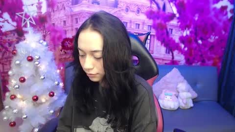 Snapshot of hanaku_8 chatting on December 9, 5:30 pm Hanaku online show from December 9, 5:30 pm