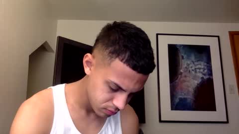 Snapshot of handsome01_ chatting on December 14, 4:23 pm handsome01_ online show from December 14, 4:23 pm