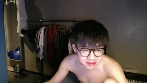 handsome_mannn online show from April 17, 9:07 pm