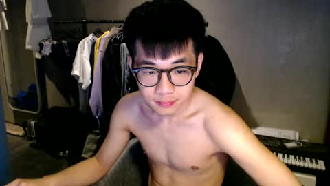 Snapshot of handsome_mannn chatting on July 3, 12:06 am handsome_mannn online show from July 3, 12:06 am