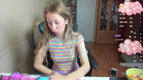 Snapshot of handsome_whale chatting on November 26, 7:42 am Mila online show from November 26, 7:42 am