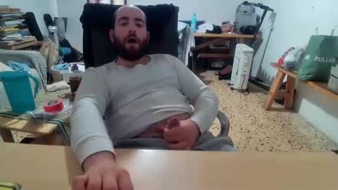 Snapshot of handyboy991 chatting on May 5, 5:21 pm handyboy991 online show from May 5, 5:21 pm