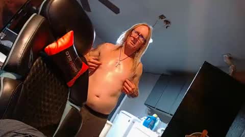 Handystudman online show from November 12, 2:23 am