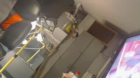 Snapshot of handyman5303 chatting on February 7, 10:19 am Handystudman online show from February 7, 10:19 am