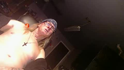 Snapshot of handyman5303 chatting on February 24, 11:19 am Handystudman online show from February 24, 11:19 am
