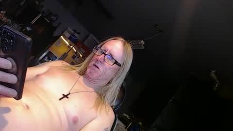 Snapshot of handyman5303 chatting on March 1, 1:13 pm Handystudman online show from March 1, 1:13 pm