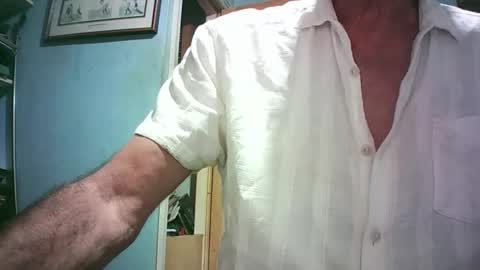 Snapshot of handymanforyou177322 chatting on January 8, 1:08 am handymanforyou177322 online show from January 8, 1:08 am