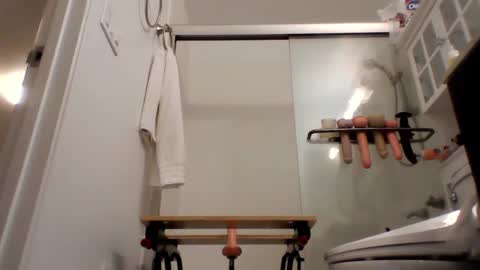 Snapshot of handysmurf chatting on December 7, 7:32 pm HandySmurf online show from December 7, 7:32 pm