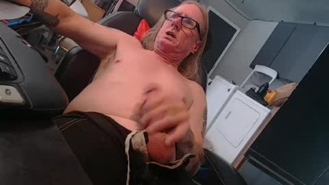 handystud33 online show from June 26, 4:33 pm