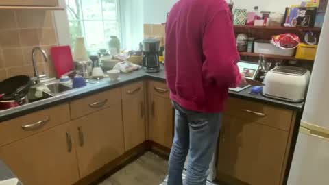 Snapshot of handz2 chatting on February 15, 9:49 am handz2 online show from February 15, 9:49 am