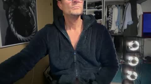 hanky online show from December 25, 3:28 pm