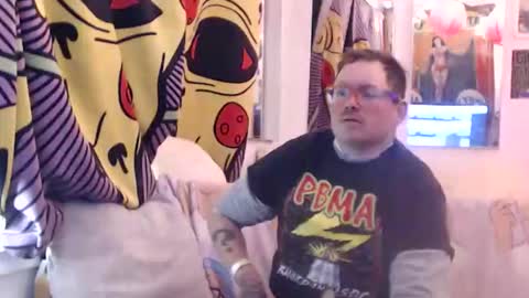 Snapshot of hankrams chatting on December 14, 3:23 am hank rams online show from December 14, 3:23 am