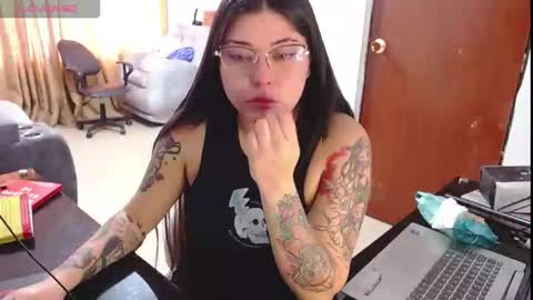 Snapshot of hanna__11_ chatting on November 19, 7:14 pm Hanna online show from November 19, 7:14 pm