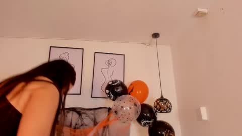 hanna__evans_ online show from October 26, 12:33 pm