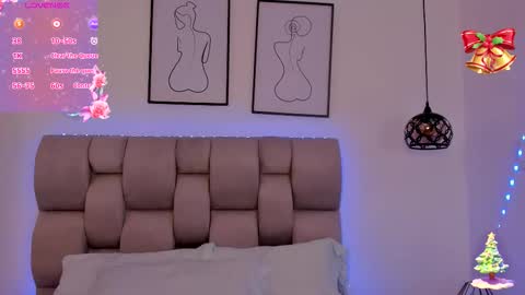 hanna__evans_ online show from December 14, 12:10 pm