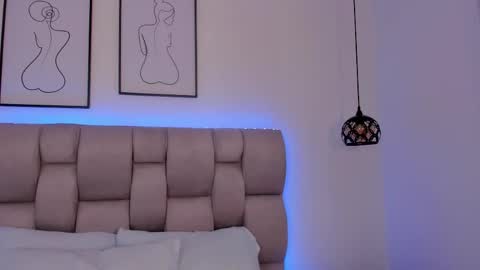 hanna__evans_ online show from May 9, 11:48 am