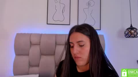 hanna__evans_ online show from May 15, 11:39 am