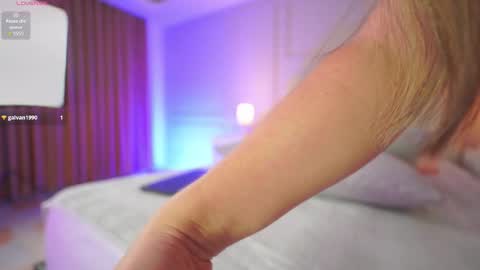 Snapshot of hanna__w chatting on November 13, 3:16 am hanna online show from November 13, 3:16 am