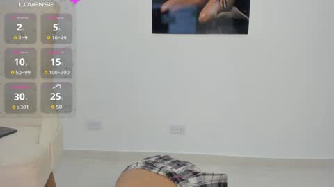 hanna_botero online show from December 6, 11:11 am