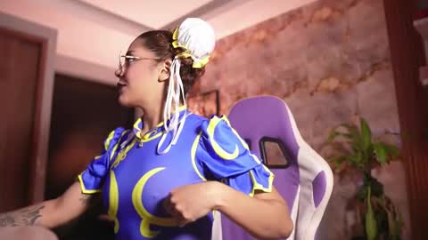 Snapshot of hanna_chris chatting on October 26, 1:33 am HANNA online show from October 26, 1:33 am