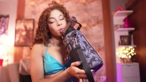 Snapshot of hanna_chris chatting on November 17, 11:21 pm HANNA online show from November 17, 11:21 pm