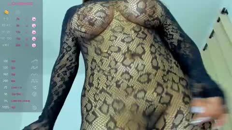 Snapshot of hanna_connorss chatting on February 12, 5:05 pm hanna_connorss online show from February 12, 5:05 pm