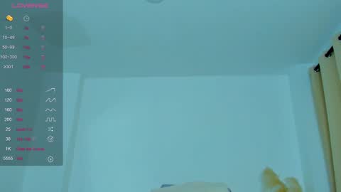 Snapshot of hanna_connorss chatting on February 13, 5:44 pm hanna_connorss online show from February 13, 5:44 pm